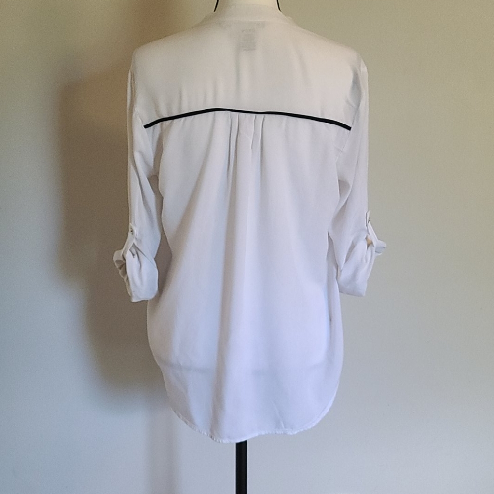 Button front blouse - Picture 2 of 3